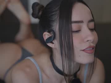 girl
        emyii cam image #6324118