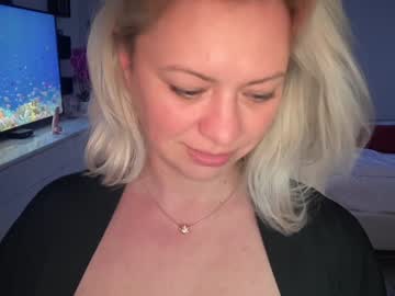 girl
        kiradivine cam image #6567956