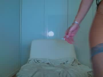 girl
        8selene cam image #6756015