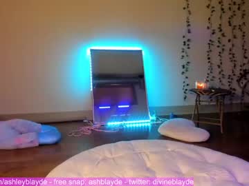 girl
        ashleyblayde cam image #1090735
