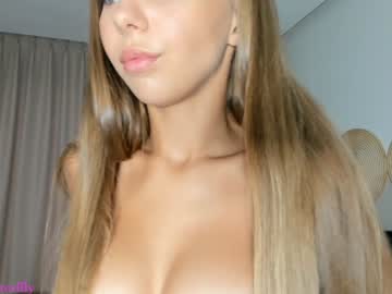 girl
        justacuddlie cam image #5516484