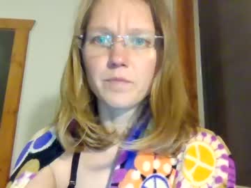 girl
        tulip_ohare cam image #804433