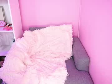 girl
        little_effy18_ cam image #6614334