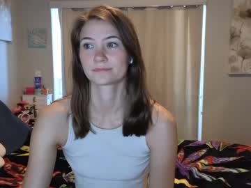 girl
        katynowhere cam image #4754402