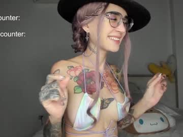 girl
        lonelly_lolly98 cam image #4282239