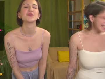 girl
        pure_purrr cam image #4480902