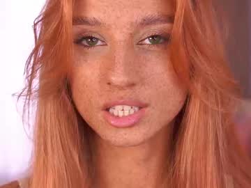 girl
        artease cam image #6854527