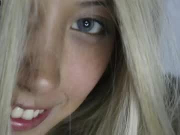 girl
        wendy_daniela cam image #2325572