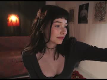 girl
        anntics_ cam image #6397082