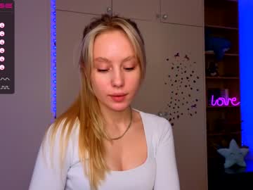 girl
        callme_star cam image #1359103