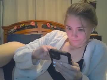 girl
        katynowhere cam image #5997136