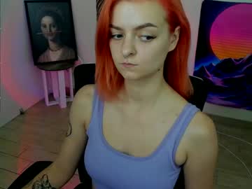 girl
        red_bestie_ cam image #4700547