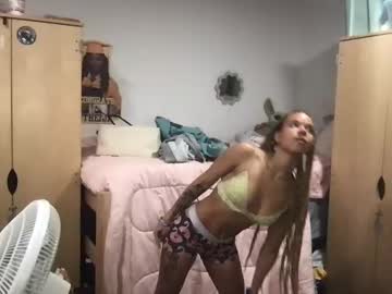 girl
        lolaflames cam image #5730439