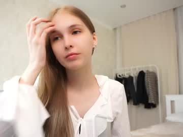 girl
        hildgaillard cam image #6742465