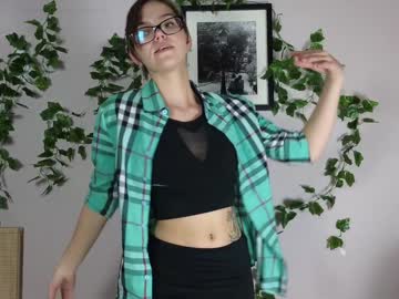 girl
        teresabriggs cam image #2313999