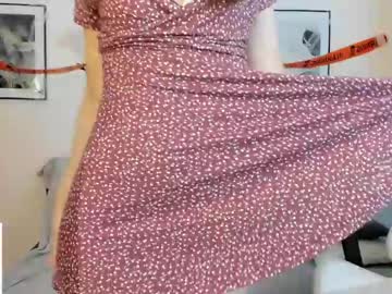 girl
        suzyjames cam image #5344581