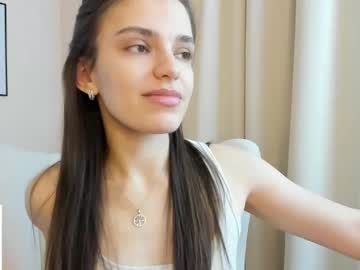 girl
        suzyjames cam image #5738638