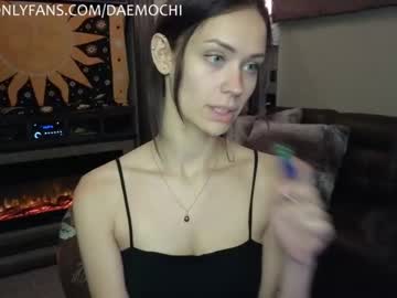 girl
        daemochi cam image #2550062