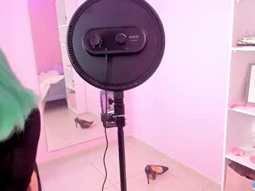 girl
        little_effy18_ cam image #6528629