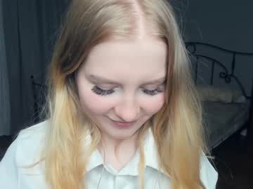 girl
        vicky_kiwi cam image #2418674