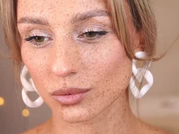 girl
        artease cam image #5791668