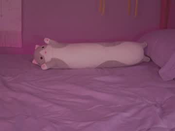 girl
        kittenmoon_ cam image #1075458