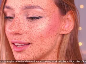 girl
        artease cam image #454389
