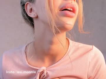 girl
        lesi_moonie cam image #4246146