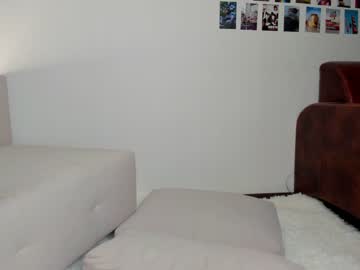 girl
        wellicaren cam image #4163050
