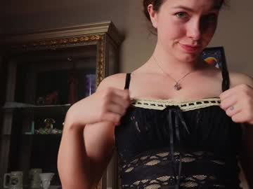 girl
        chroniclove cam image #6628470