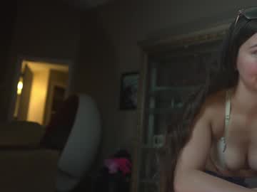 girl
        chroniclove cam image #6535446