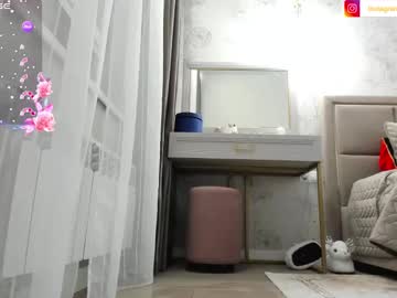 girl
        your_bunnygirl cam image #6188610