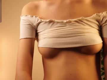girl
        lizbethburks cam image #6750016