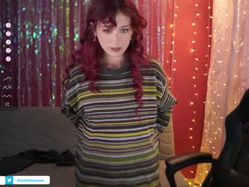 girl
        greeny_mat cam image #4156299
