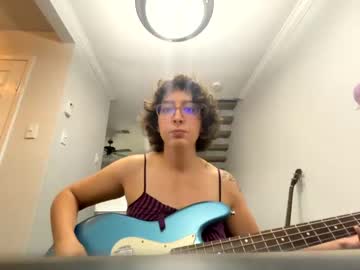 girl
        orchidladyllama cam image #3975402