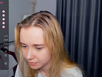 girl
        fresh_cherries cam image #2468114
