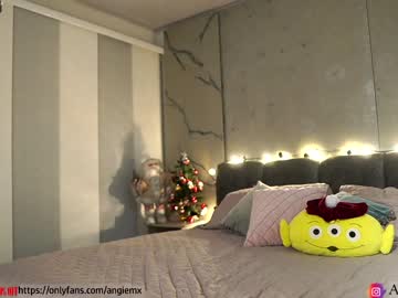 girl
        nina_mon cam image #2995149