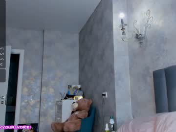 girl
        your__voice cam image #2495277