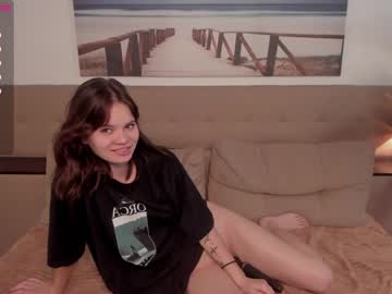 couple
        holly__baker cam image #2120635