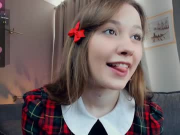 girl
        kati_more cam image #4461817