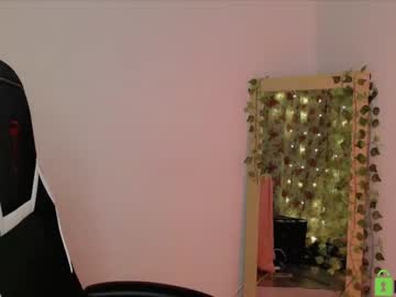 girl
        shy_blondiee cam image #989275