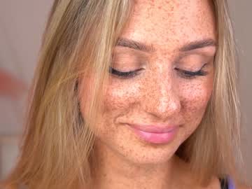 girl
        artease cam image #3427424