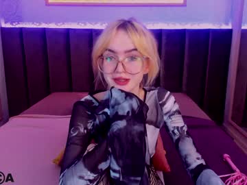 girl
        mistycerulin cam image #675457