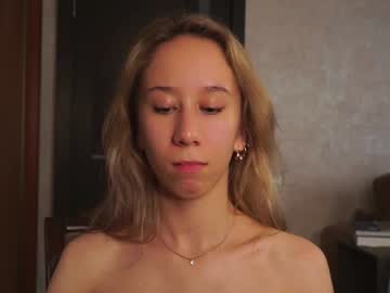 girl
        lynnaharriss cam image #4706334