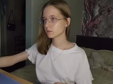 girl
        lowress cam image #6309355