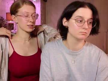 couple
        jitoon_exe cam image #4543829