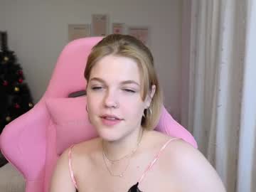 girl
        maya_blonde18 cam image #5682544