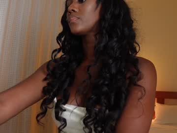 girl
        missksavage cam image #2339082
