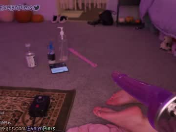 girl
        evelynpiers cam image #33038