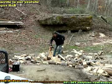 couple
        honeyand_thebear cam image #183547